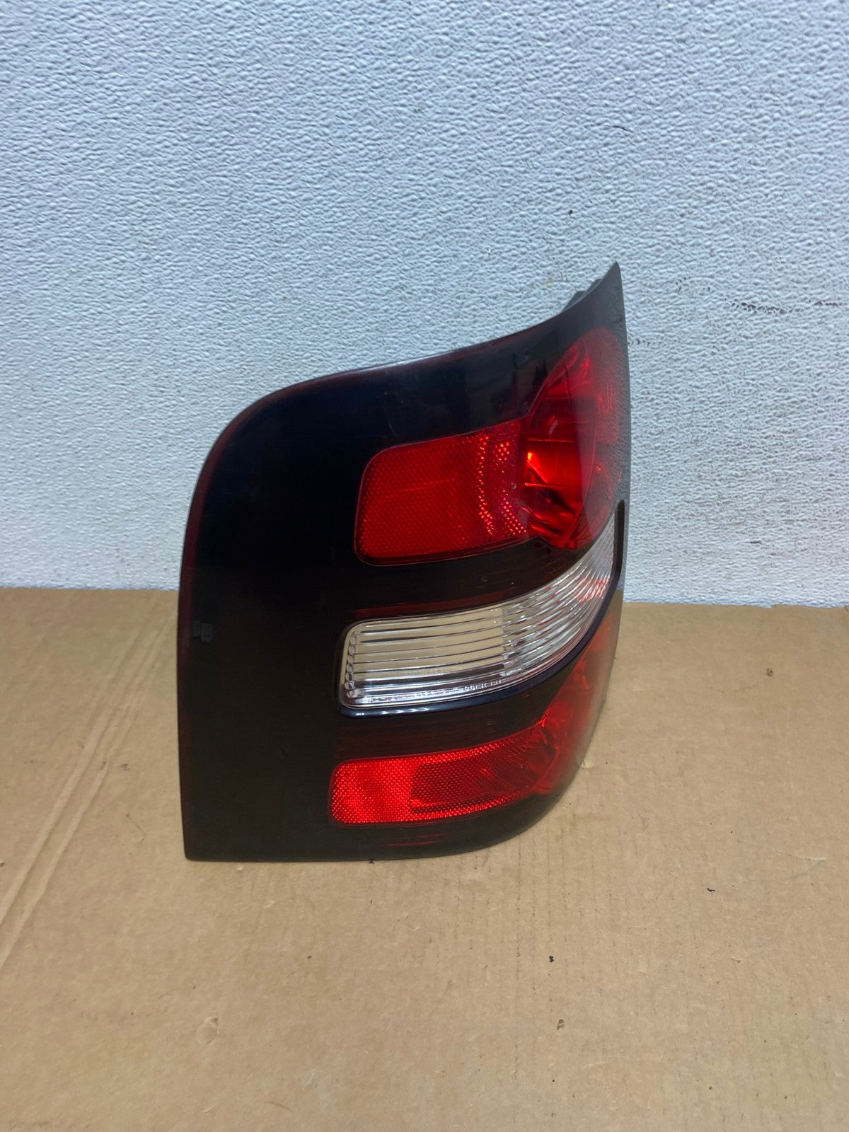 2006 to 2010 Ford Explorer Left Driver Lh Side Tail light AD2590 LK2
