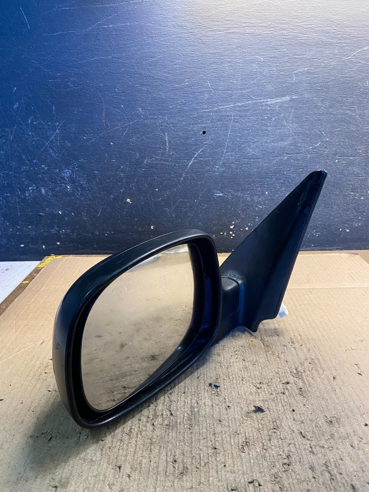 2001 to 2006 Toyota Sequoia Left Driver View Door Mirror OEM Z2124 MS9