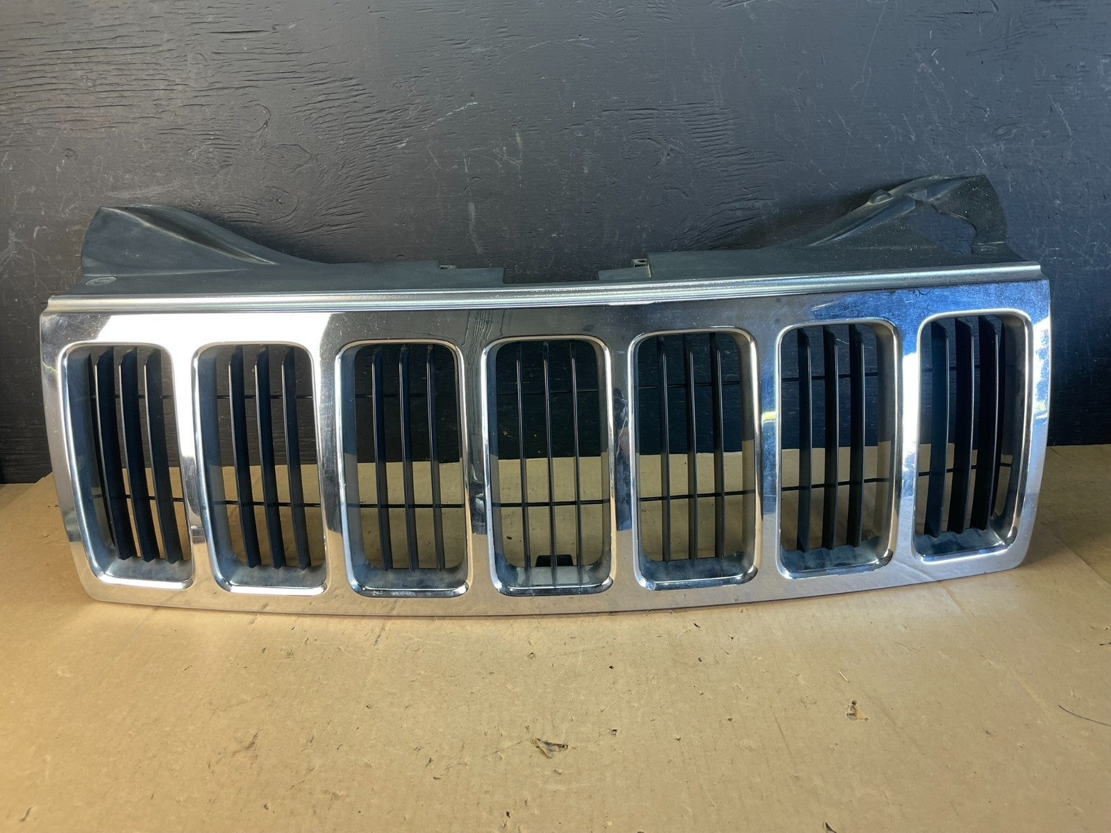 2008 2009 2010 Jeep Grand Cherokee Front Upper Grill Grille AD5761 DG0