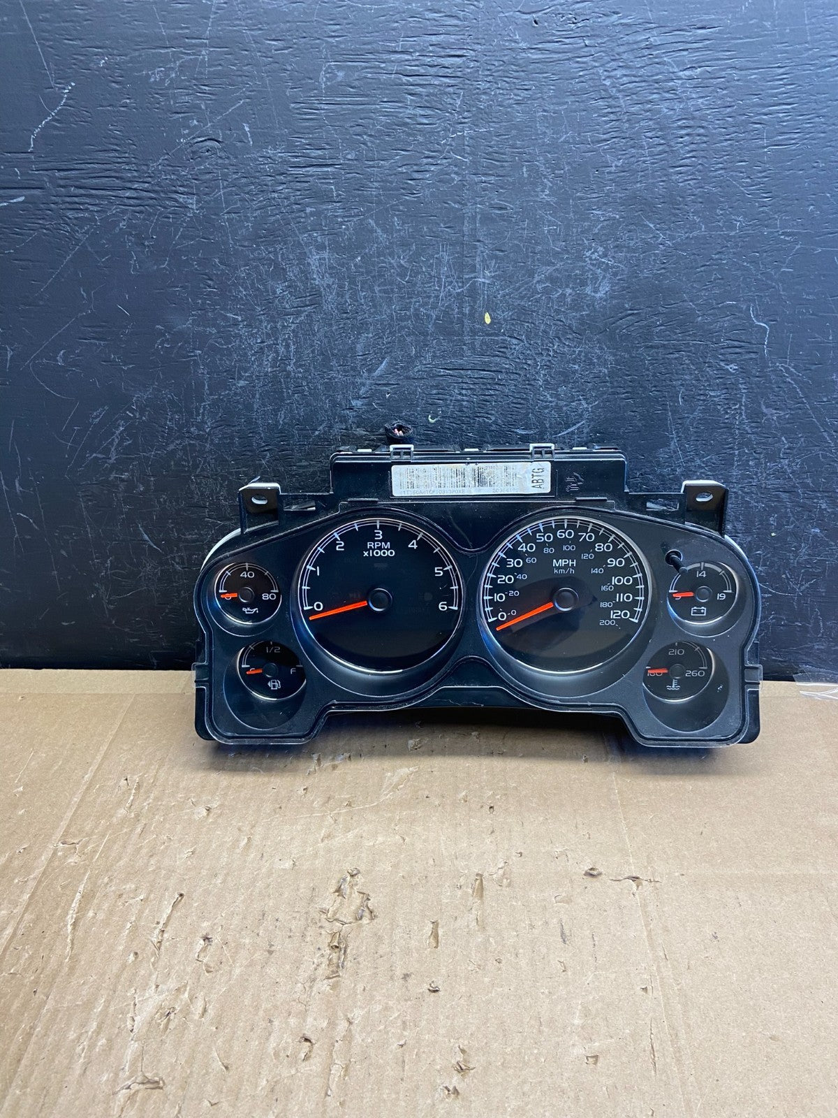 2007 to 2013 Chevrolet Silverado Suburban Cluster Gauge Speedometer OE ad6800 DG0