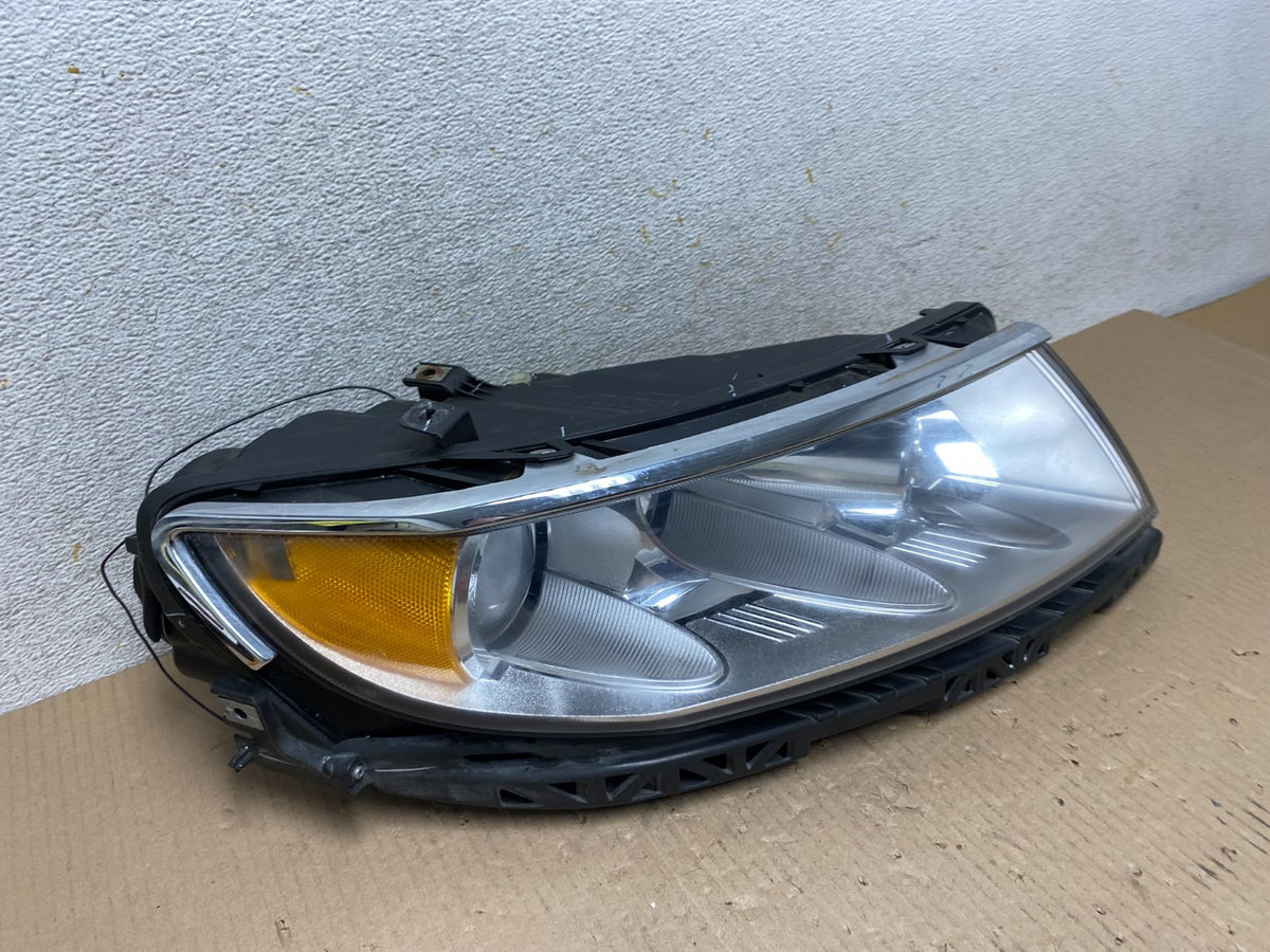 2010 to 2012 Lincoln MKZ HALOGEN Right Passenger Side Headlight AJ2572 DW2