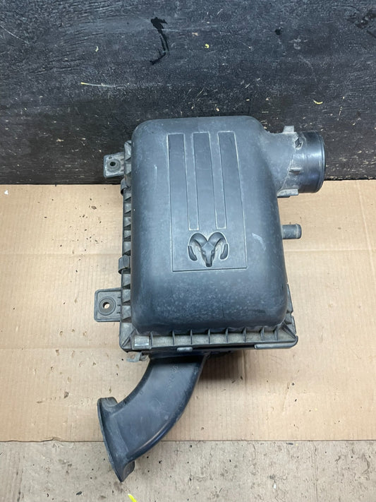 2002-2008 Dodge Ram 1500 5.7L Air Cleaner Filter Box Y1739 DG0