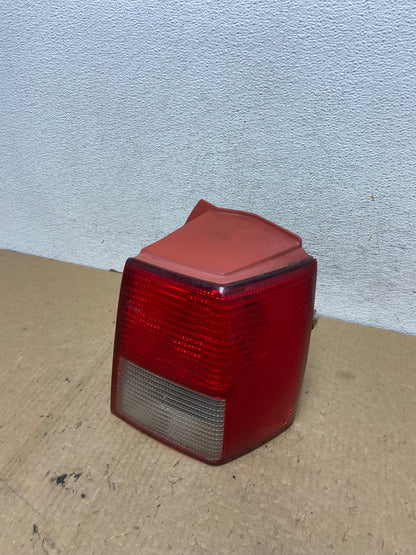 2004-2005 Mitsubishi Endeavor Right Passenger Rh Tail Light AF9828 LK0