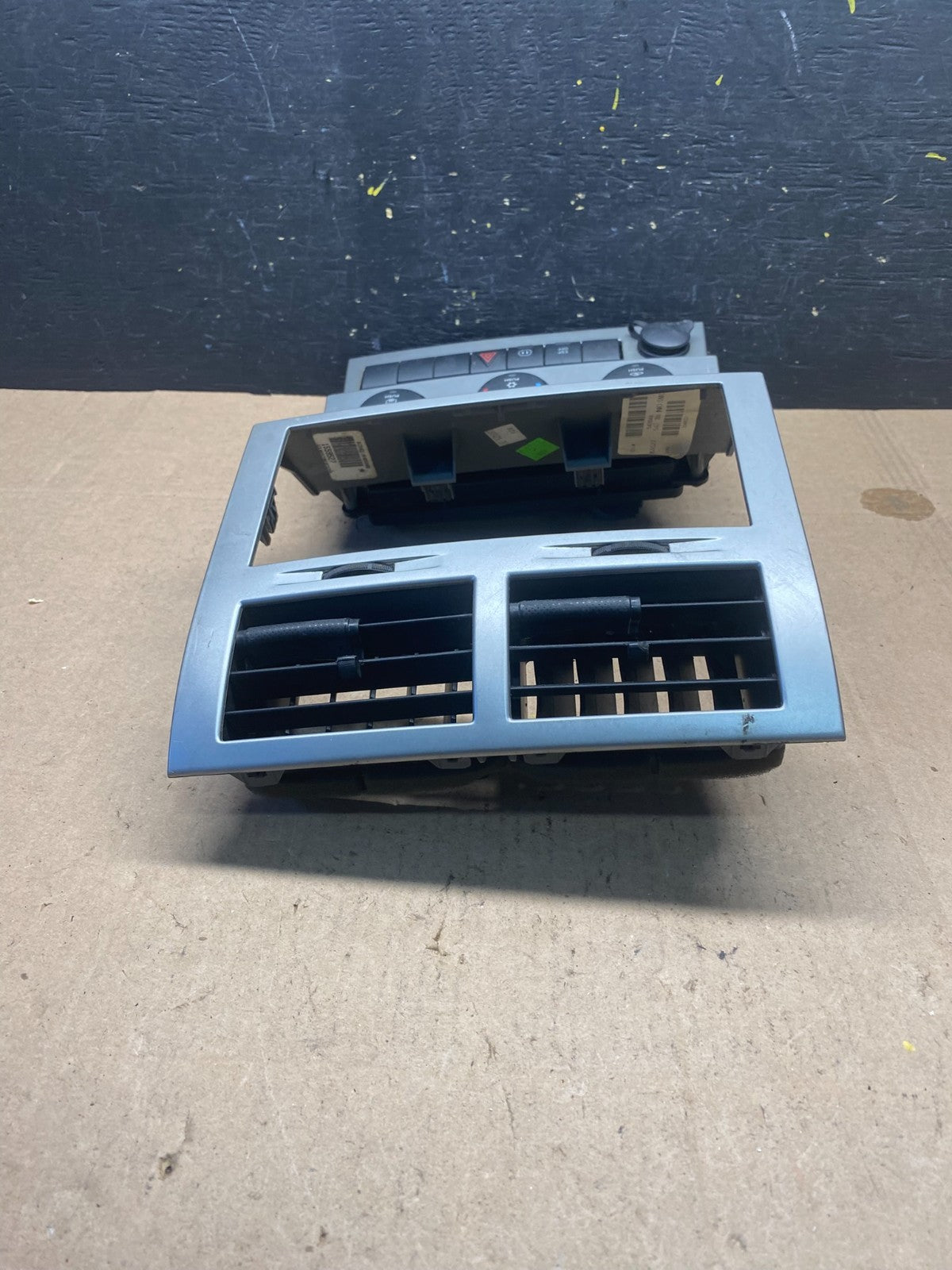 2007 to 2012 Dodge Nitro Dash Climate Temperature Control Radio Bezel R6394 DG3