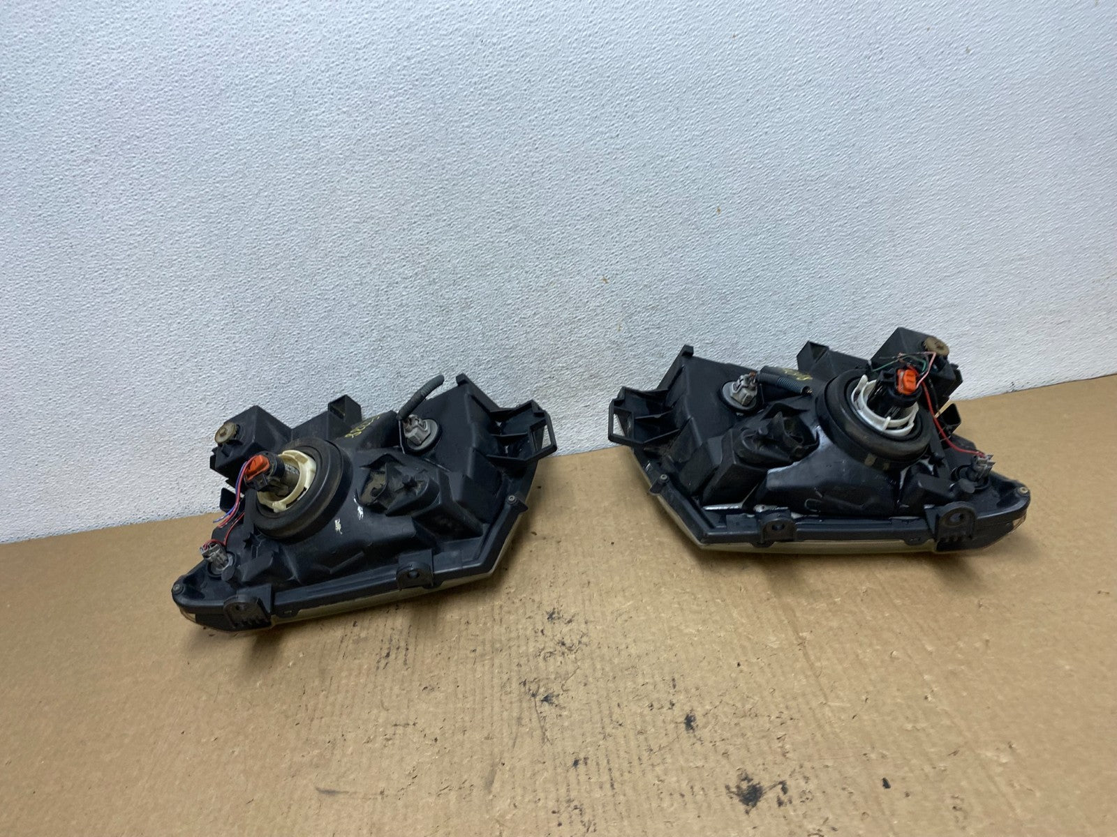 2005-2015 Nissan Xterra Driver Left+Right Side Set Headlights AG2338 DW7