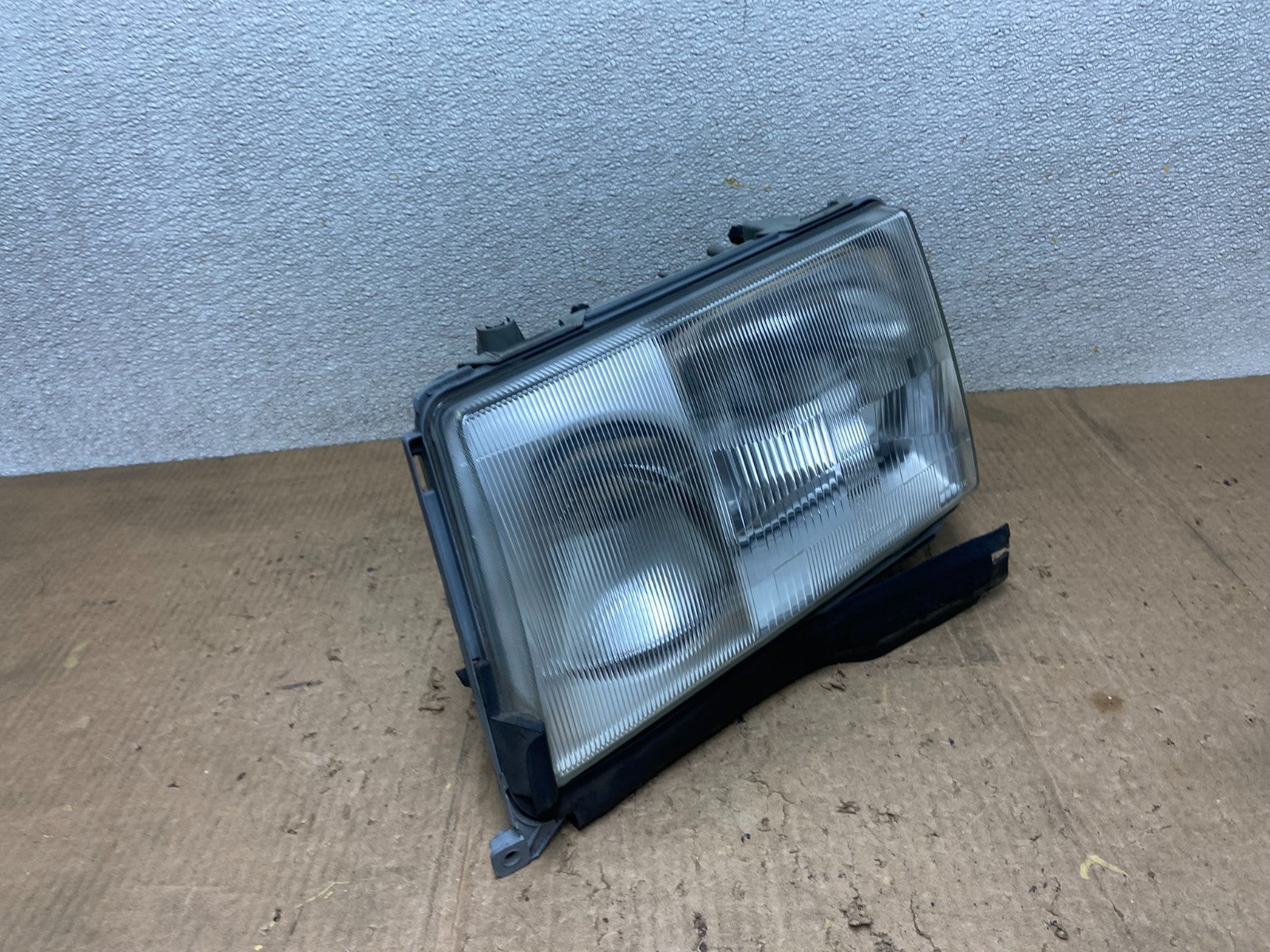 1986-1993 Mercedes E W124 300D 300E Left Driver Side Euro Headlight AA82612