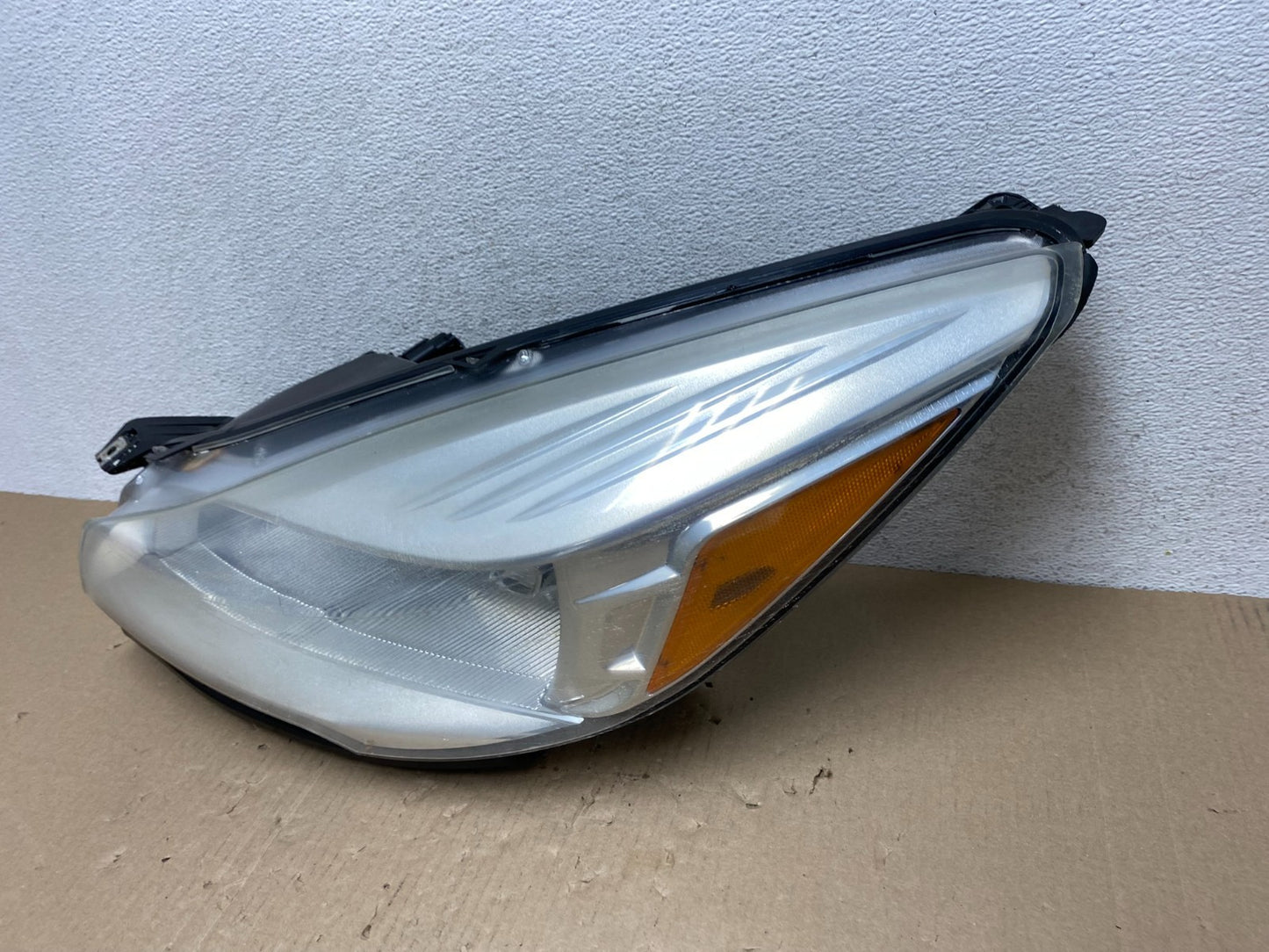 2013 - 2016 Ford Escape Headlight Left Driver Lh Side Halogen AG6918 DW1