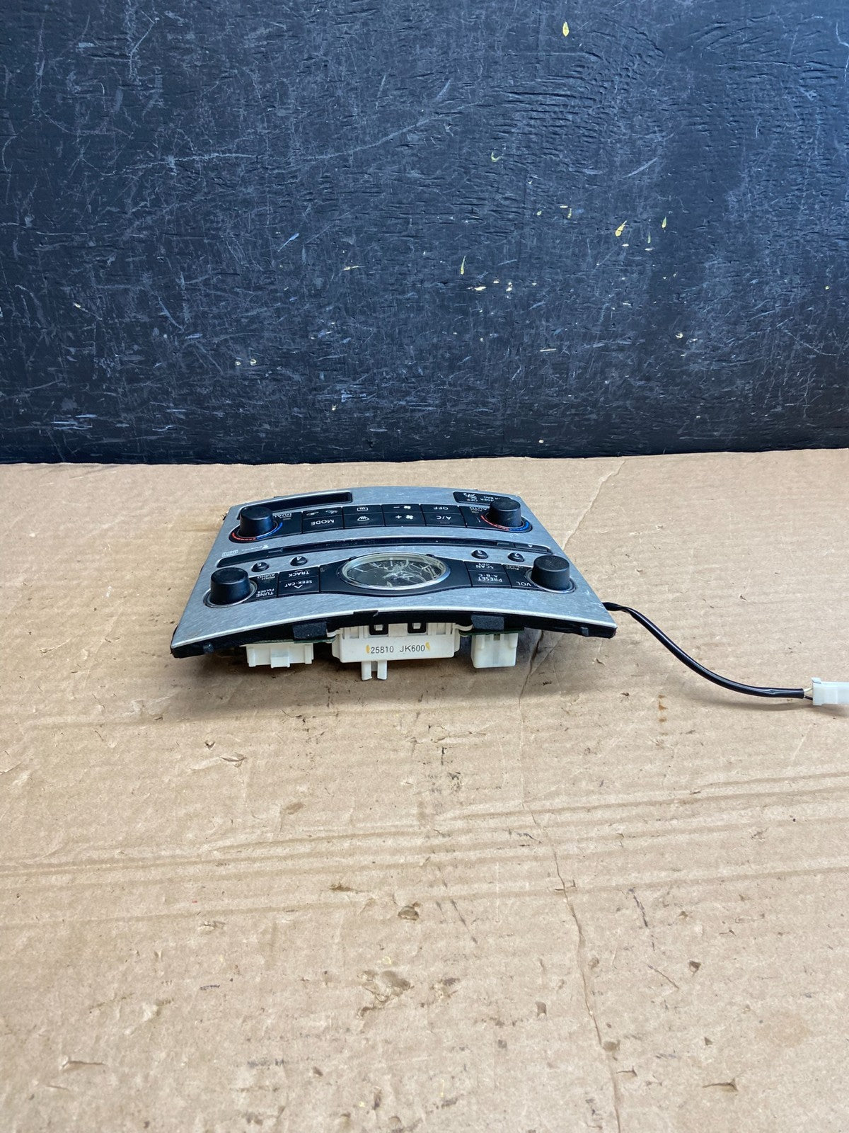 2007 to 2010 Infiniti G35 G37 Radio Player Climate Control Panel Bezel AF2093 DW3