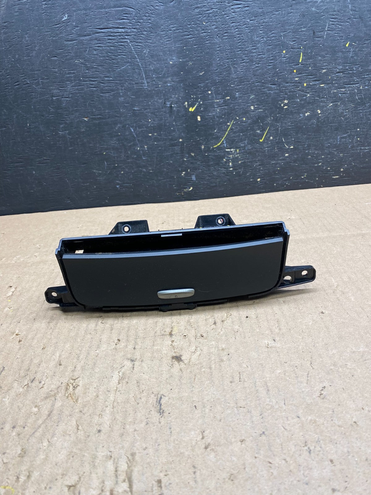 2006 to 2010 Kia Sedona Dash Tray Compartment 4D846-25100 T4791 PS0