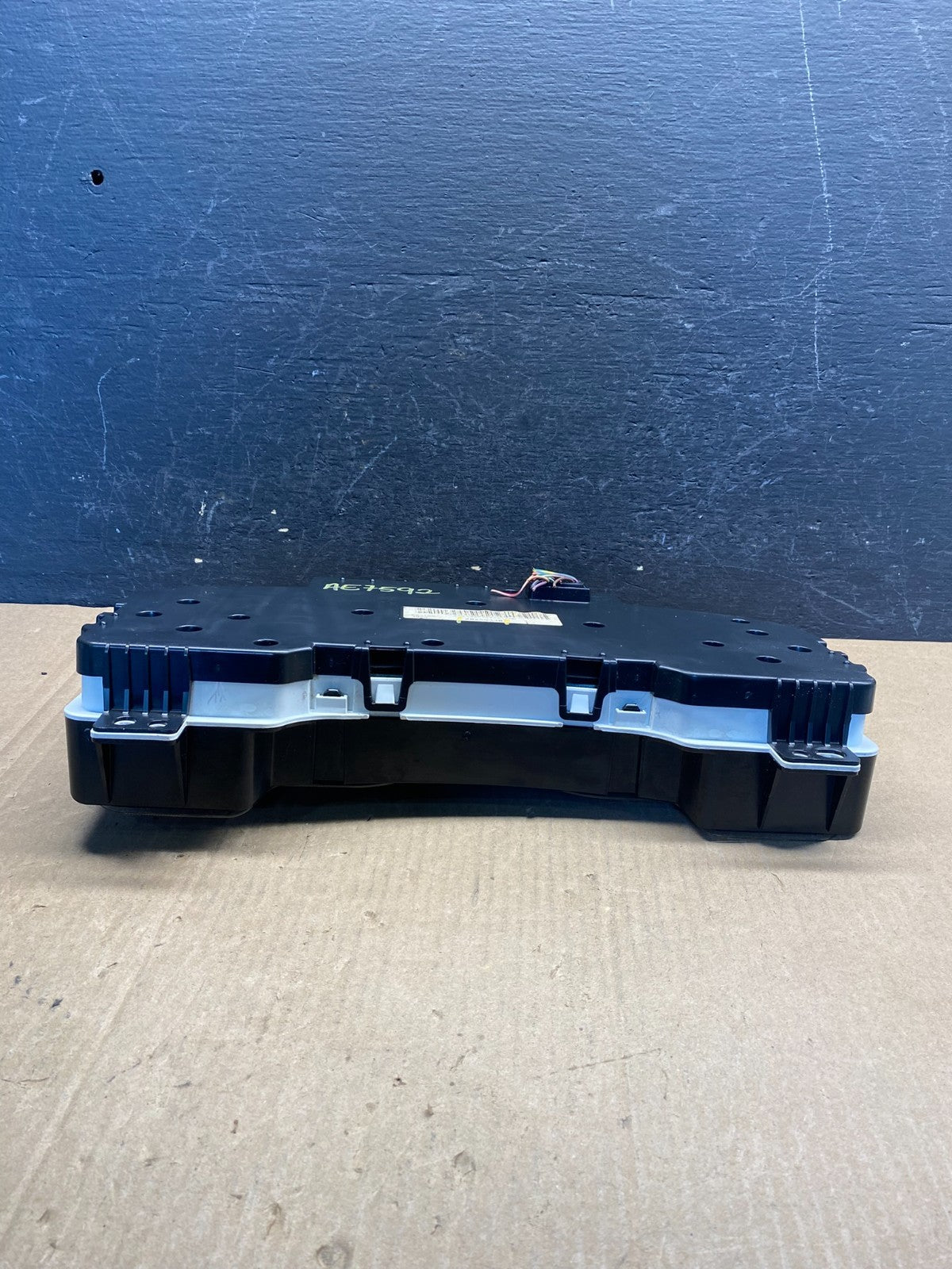 2008 to 2011 Chevrolet Tahoe Hybrid Speedometer Gauge Cluster AE7592 DG4