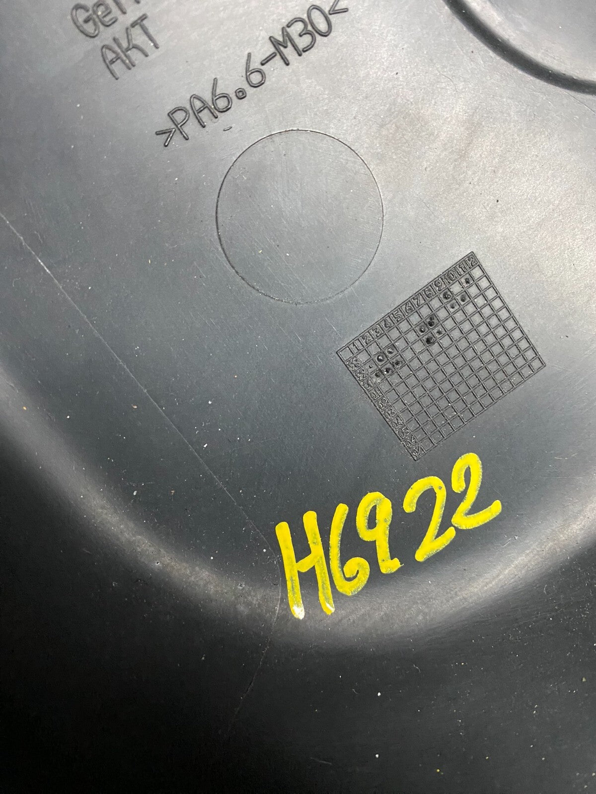 2000 2001 2002 Audi A8 4.2L Center Engine Cover H6922 PS9