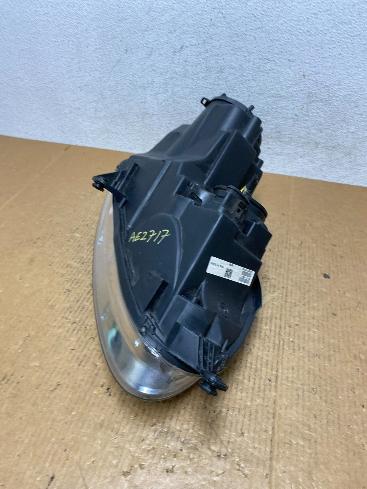 2005 to 2010 Volkswagen Jetta Left Driver LH Side Headlight Halogen AE2717 DW5