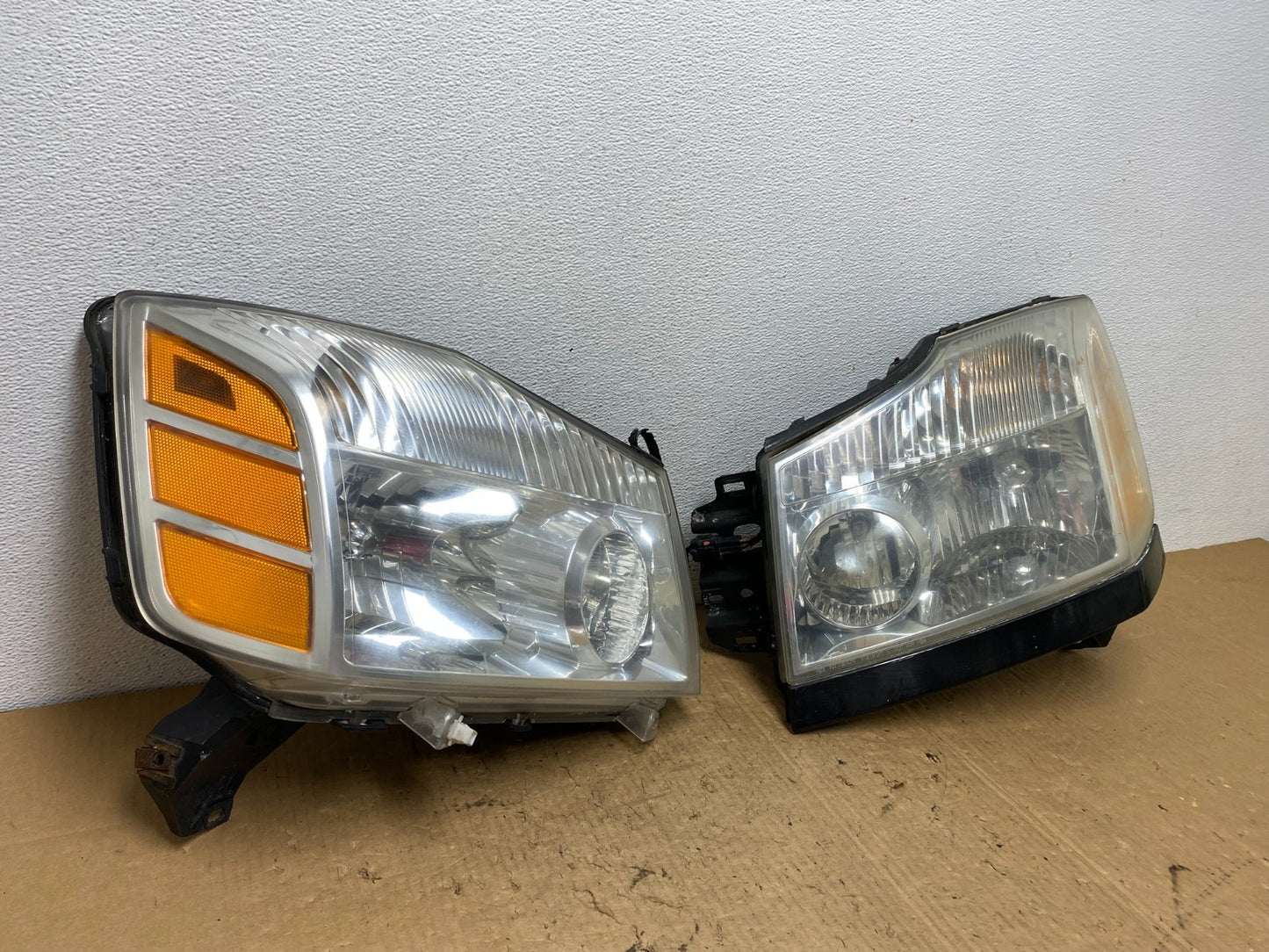 2004 to 2007 Nissan Armada Left+Right Side Set Headlights AC8289 DW2