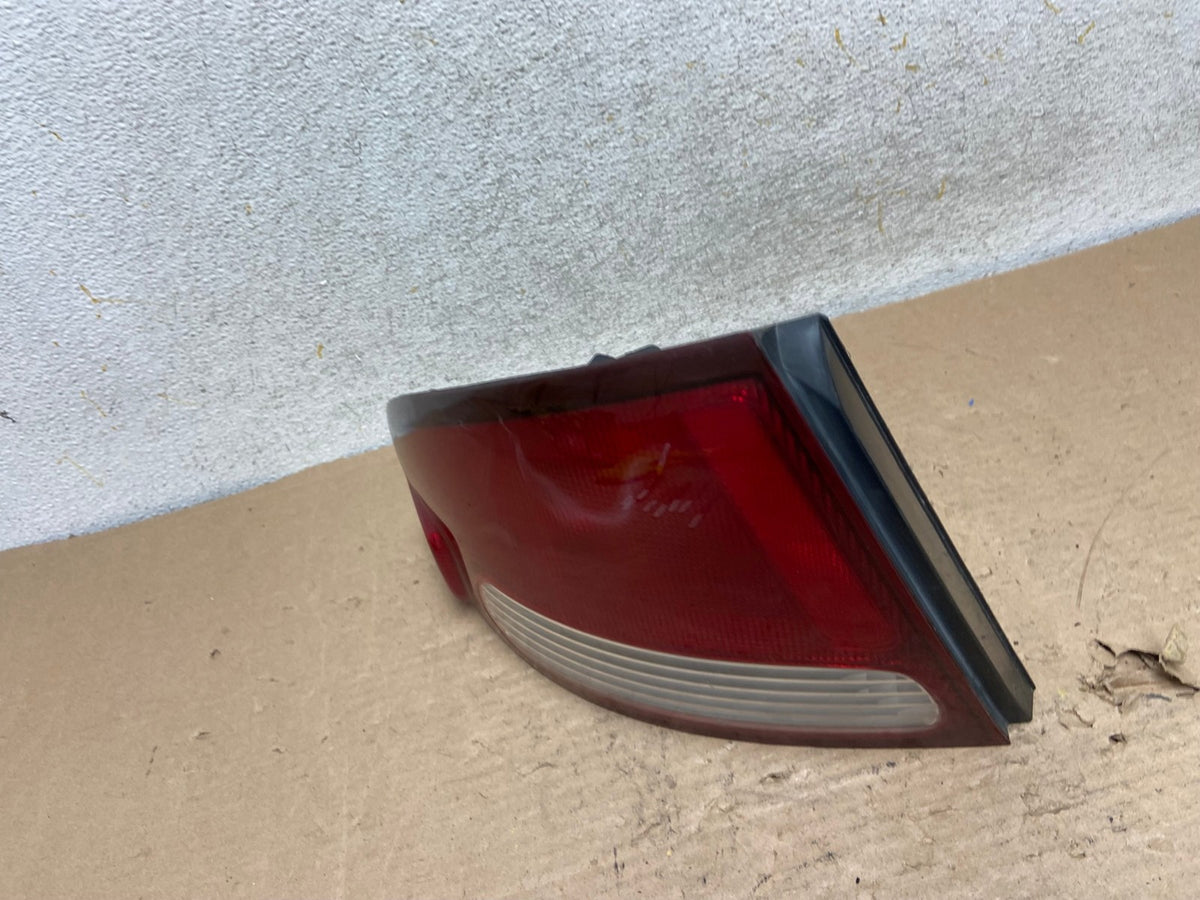 2000 2001 2002 2003 Nissan Sentra Left Driver Side Tail Light AI1063 LK1