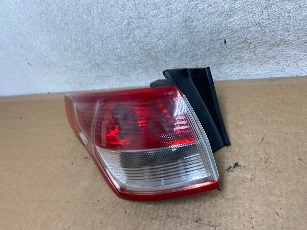 2013 to 2016 Ford Escape Left Driver LH Side Tail Light AI3522 LK1