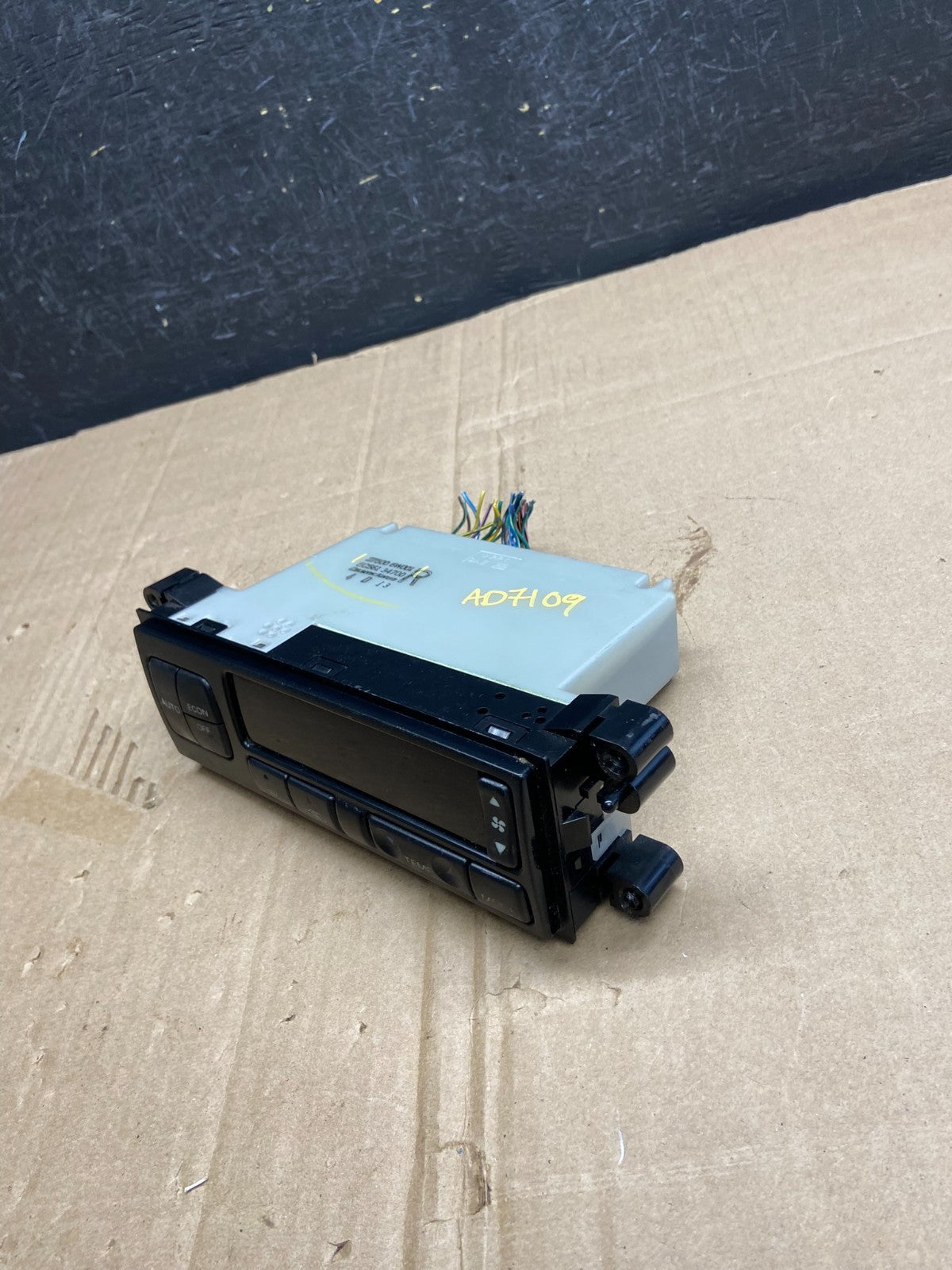 2003-2004 Nissan Pathfinder A/C Heat Temperature Climate Control AD7109 DG2