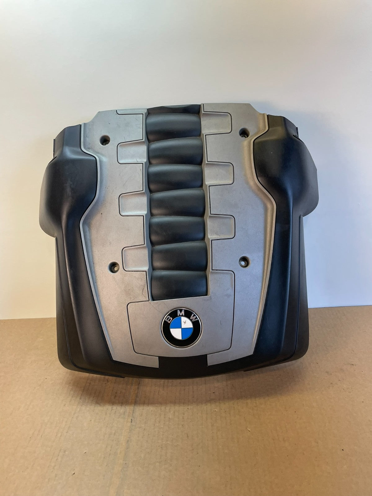 2006 to 2010 BMW 550i 650i 750i Plastic Engine Cover Shield AF5438 DW0