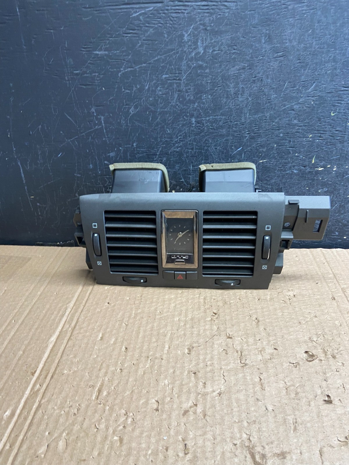 2006 to 2011 Cadillac DTS Dash Center Air Vent Heater Bezel AF6453 DW0