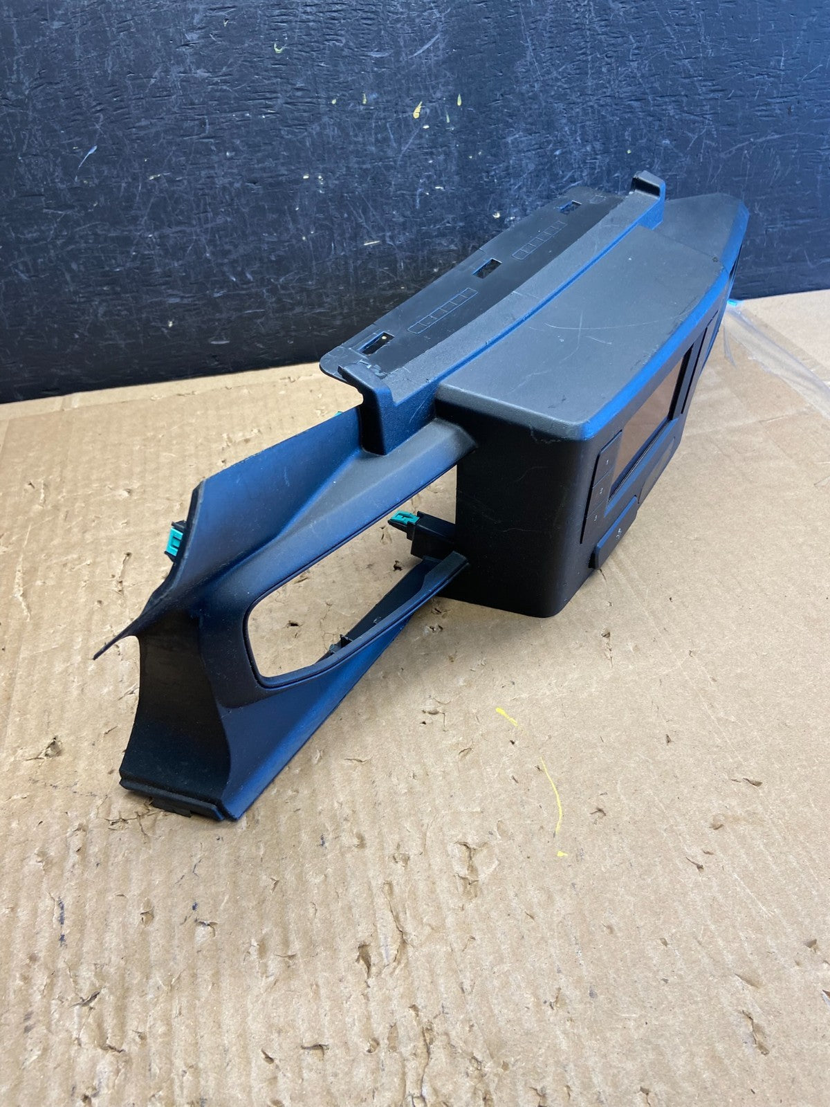 2020 to 2023 Ford Explorer Console Radio Display Screen Air Vents ad6786 DG2