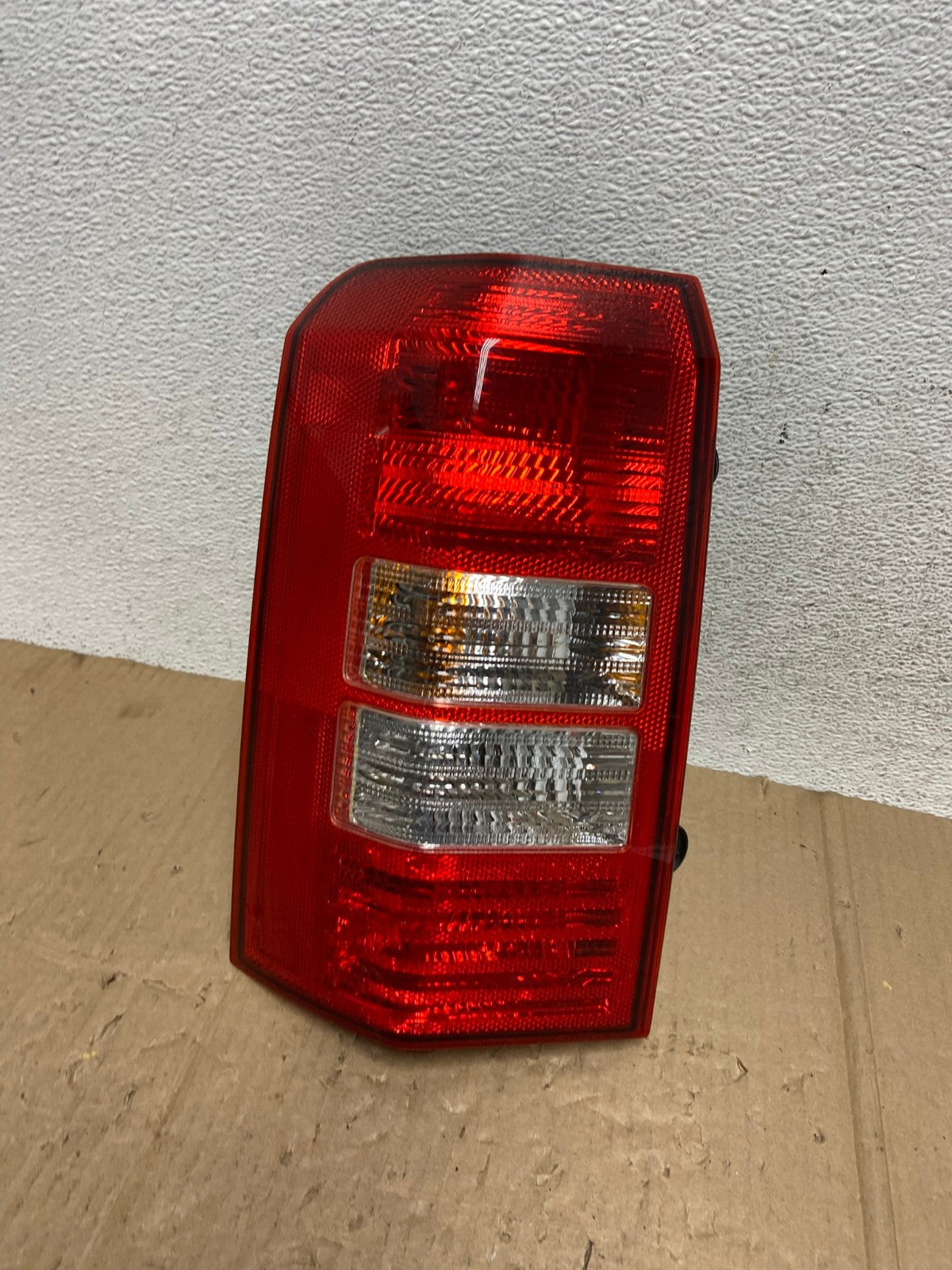 2008 to 2016 Jeep Patriot Left Lh Driver Side Tail Light AE9066 LK0