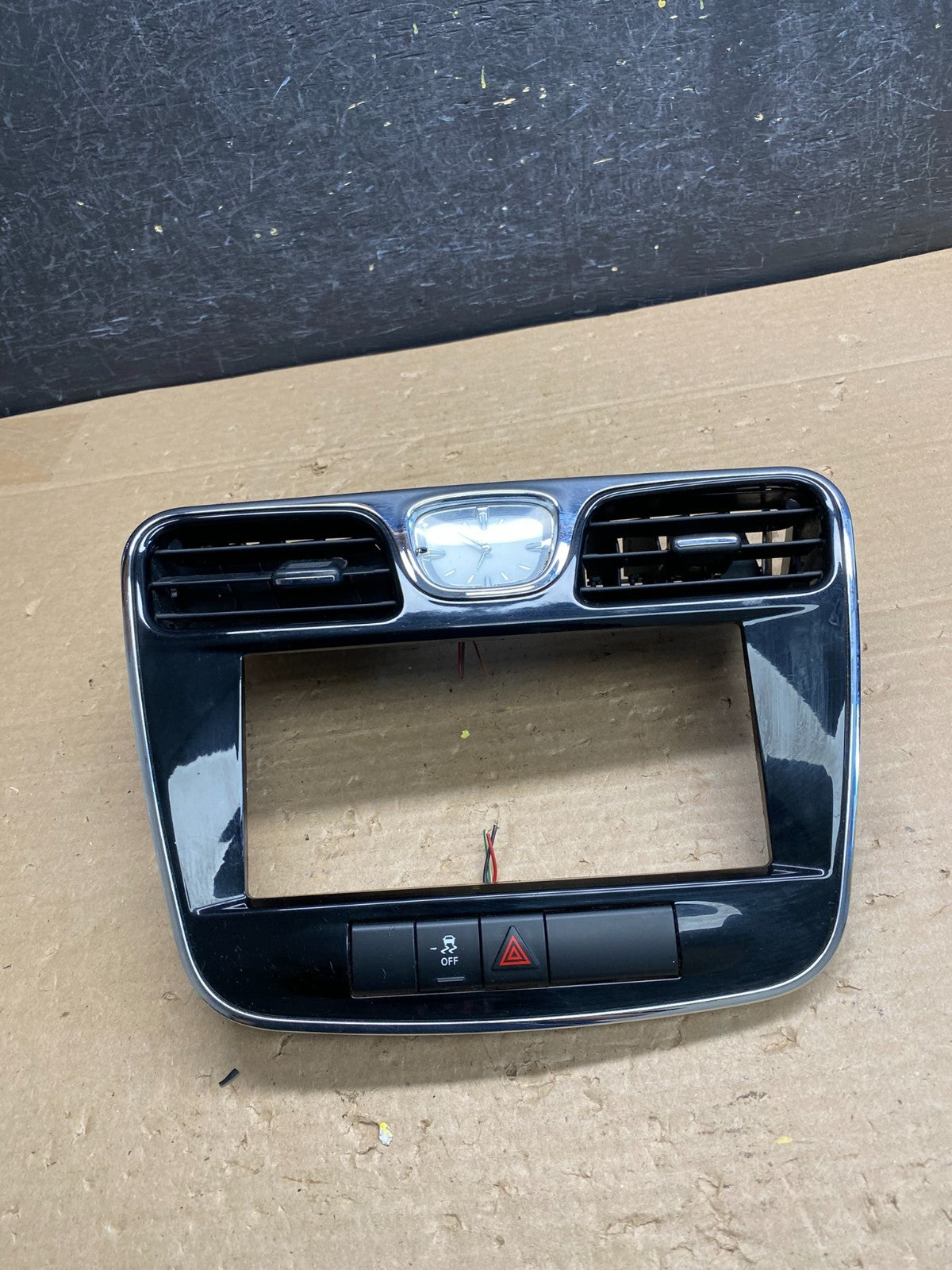2011 - 2014 Chrysler 200 Dash Radio Bezel Trim Clock Hazard Bezel AG6466 DG0