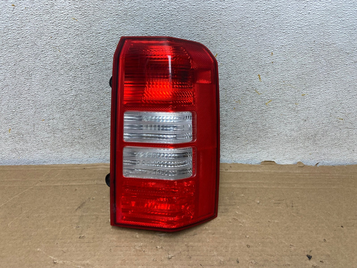 2008-2016 Jeep Patriot Right Passenger Rh Side Tail Light AH8493 LK0