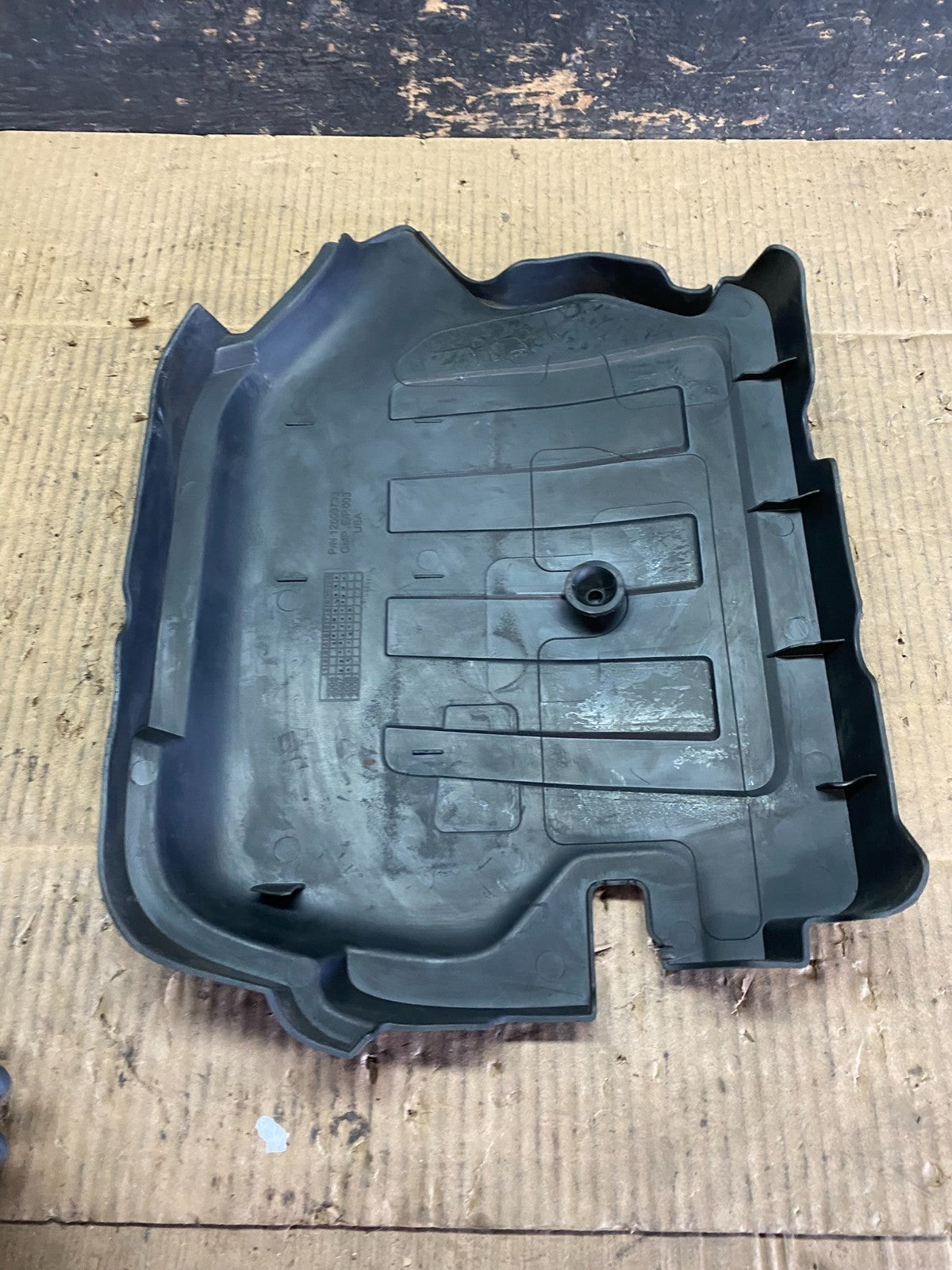 2008 to 2012 Chevrolet Malibu Engine Cover Plastic Motor Shield t6943 DG8