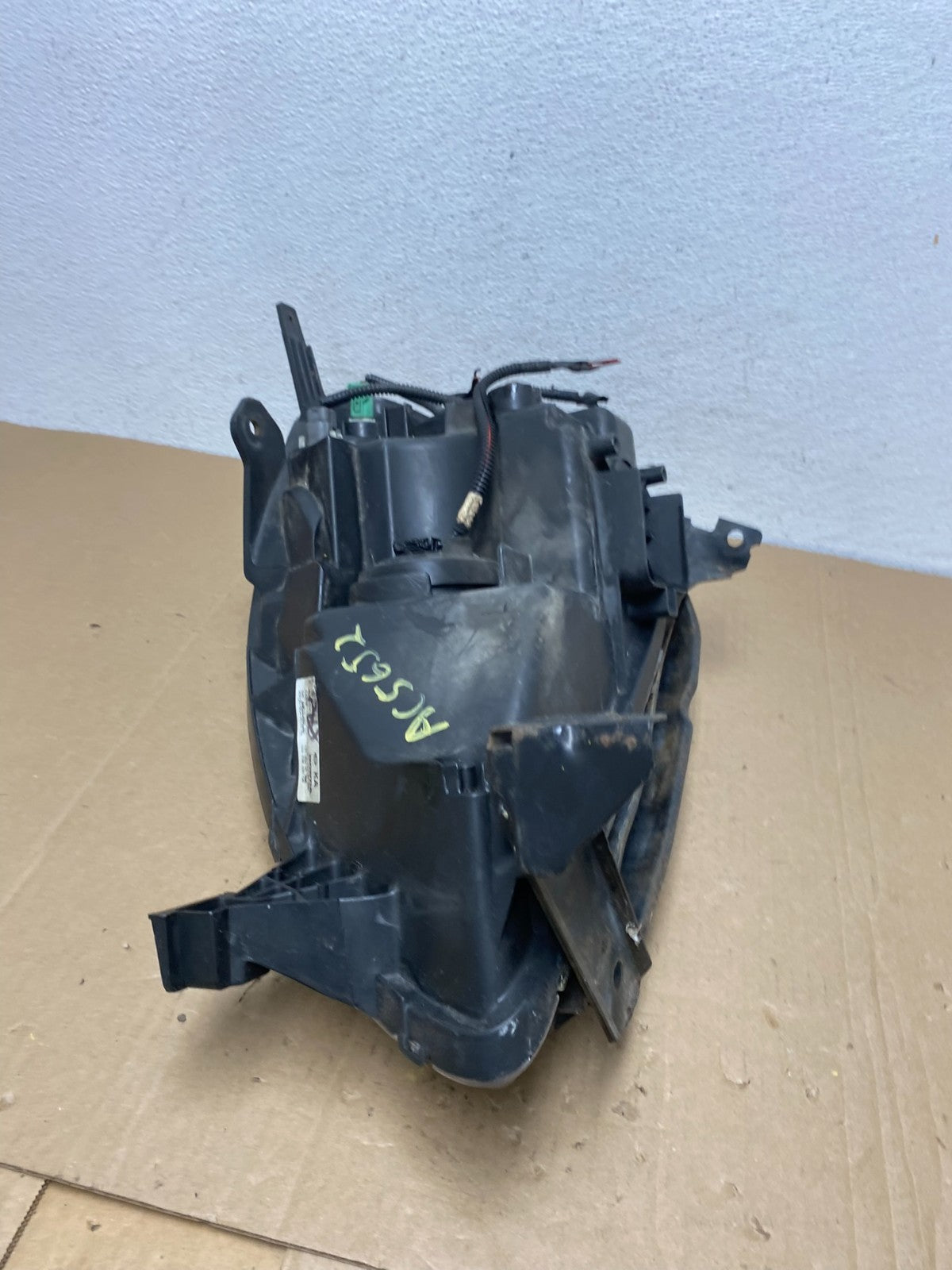 2005 -2006 Honda Crv Cr-v Halogen Headlight Right Passenger Rh AC5652 DW8
