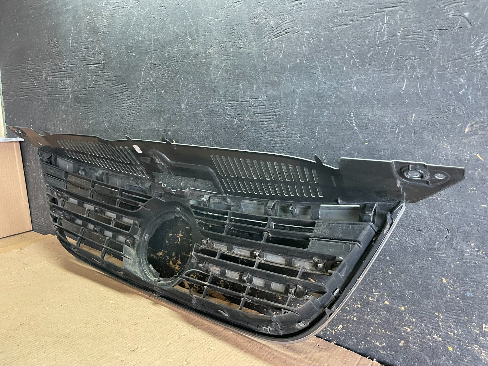2009 to 2011 Volkswagen Tiguan Front Upper Grill Grille Oem AA2192 DG8