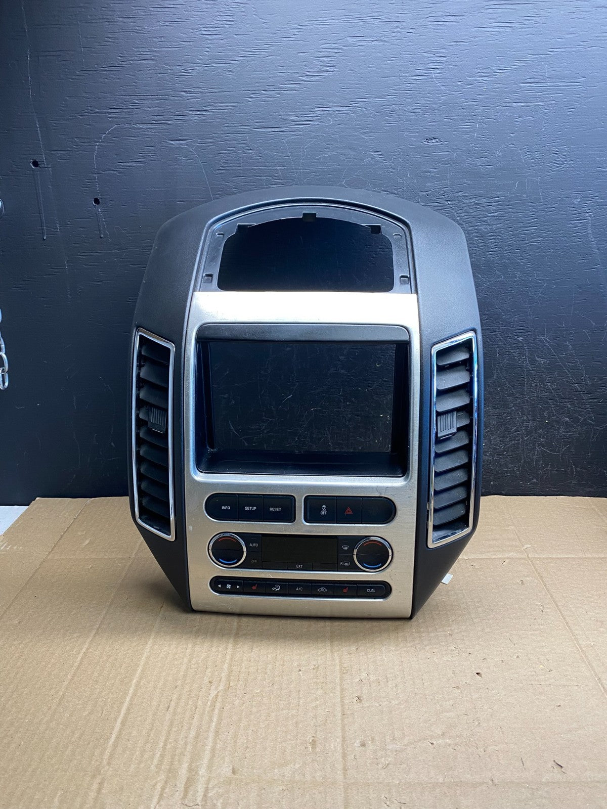 2007 - 2010 Ford Edge Heater Climate Control Radio Control Dash Bezel ac9366 DG0