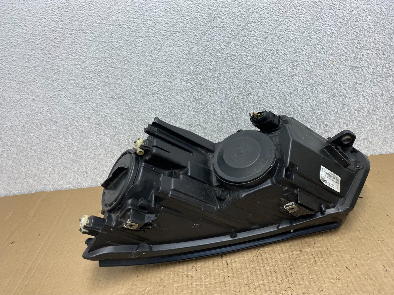 2012 to 2018 Volkswagen Tiguan Right Passenger RH Halogen Headlight AC4035 DW6