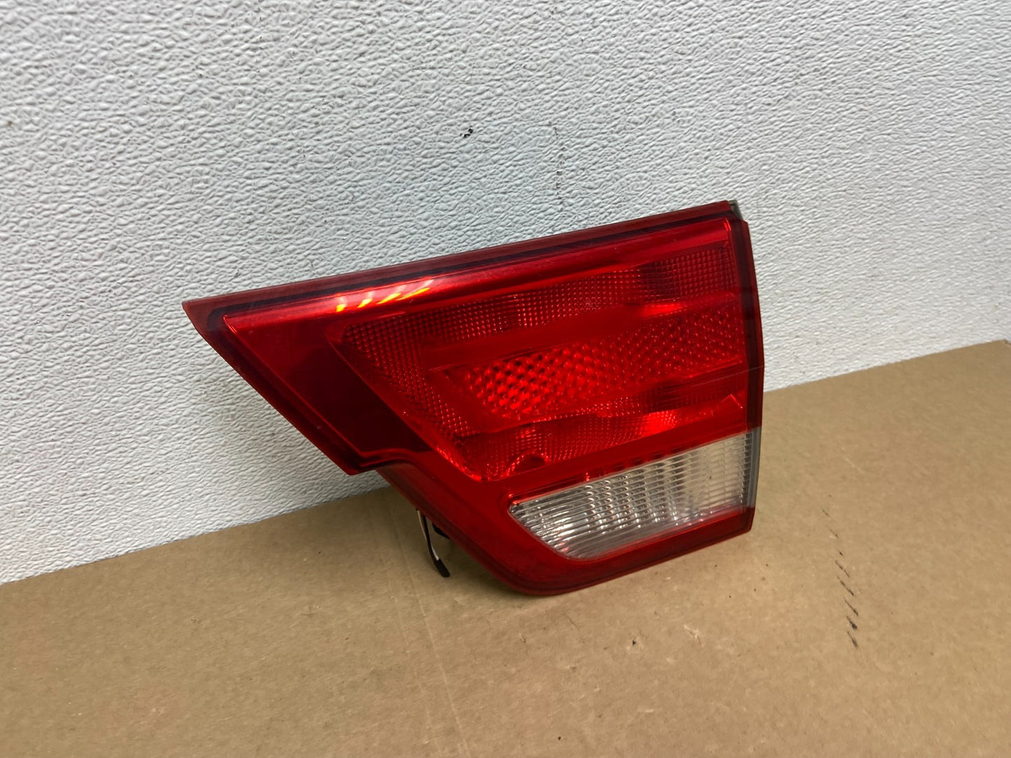 2011-2013 Jeep Grand Cherokee Right Passenger Rh Inner Tail Light Oem AC1076 DW2
