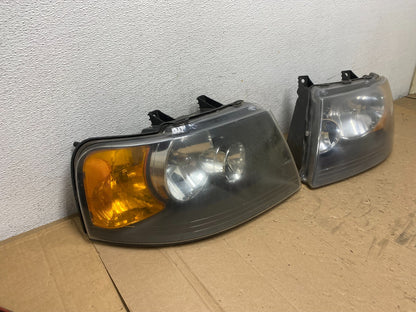 2003 - 2006 Ford Expedition Left+Right Side Headlights Halogen AD7796 DW1