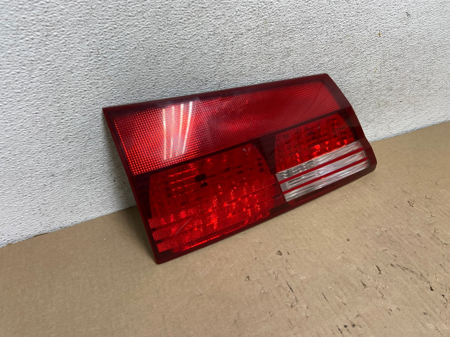 2004 - 2005 Toyota Sienna Left Driver LH Side Inner Tail Light AG7997 LK2