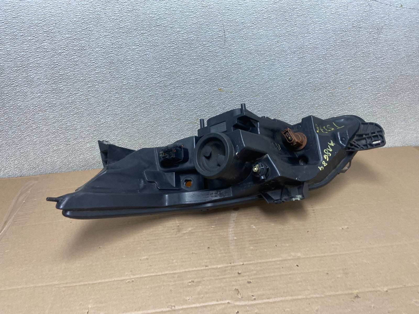 2010 2011 2012 Ford Taurus Right Passenger RH Halogen Headlight OEM AA8684 DW5