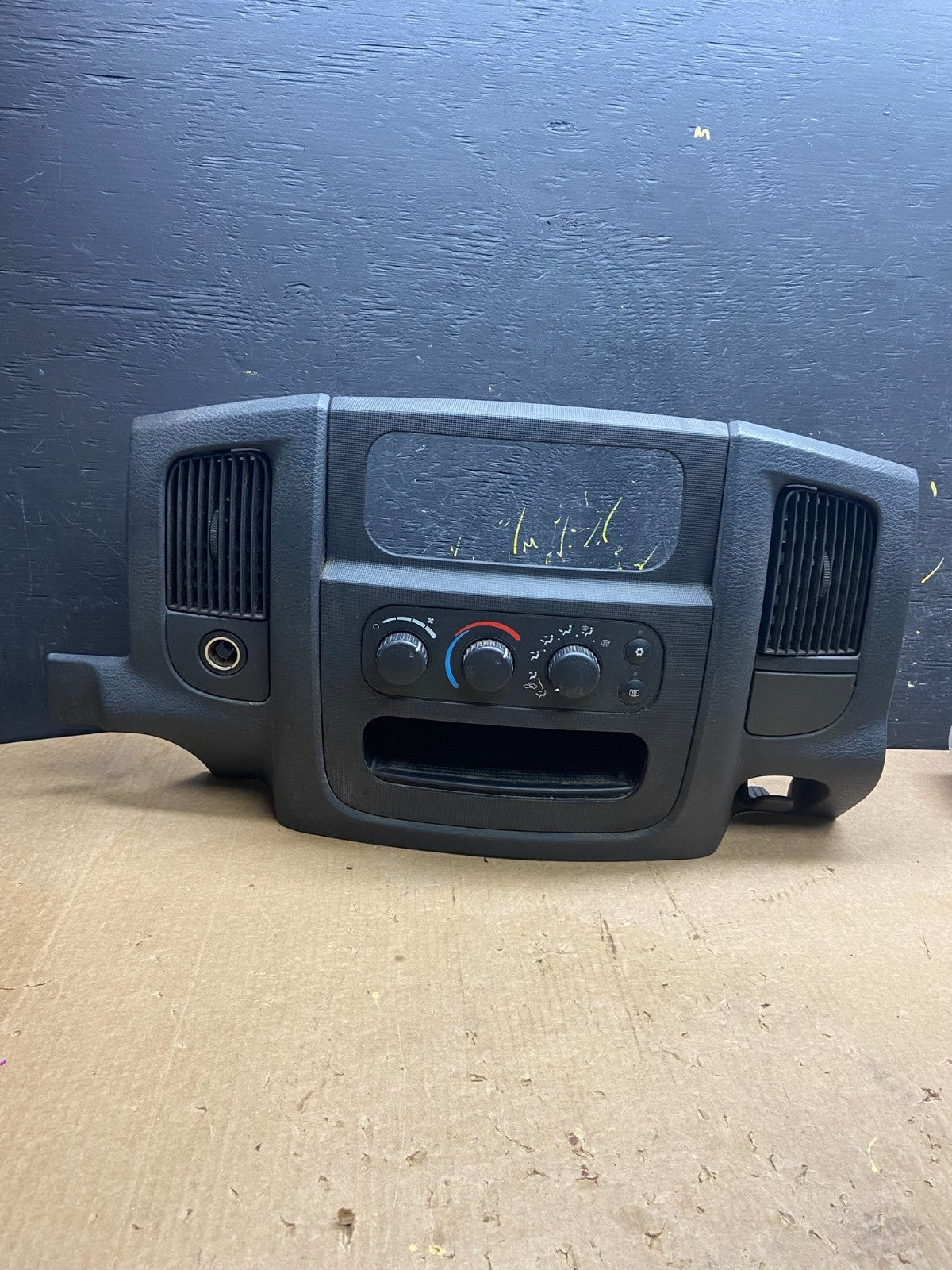 2002 to 2005 Dodge Ram Radio Climate Control Dash Air Vent Bezel Trim Z4207 DG0