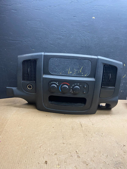 2002 to 2005 Dodge Ram Radio Climate Control Dash Air Vent Bezel Trim Z4207 DG0