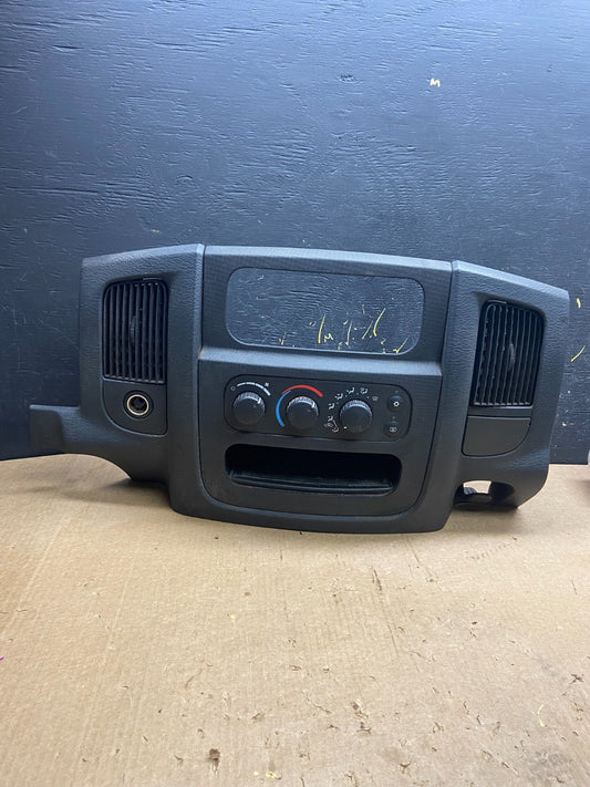 2002 to 2005 Dodge Ram Radio Climate Control Dash Air Vent Bezel Trim Z4207 DG0