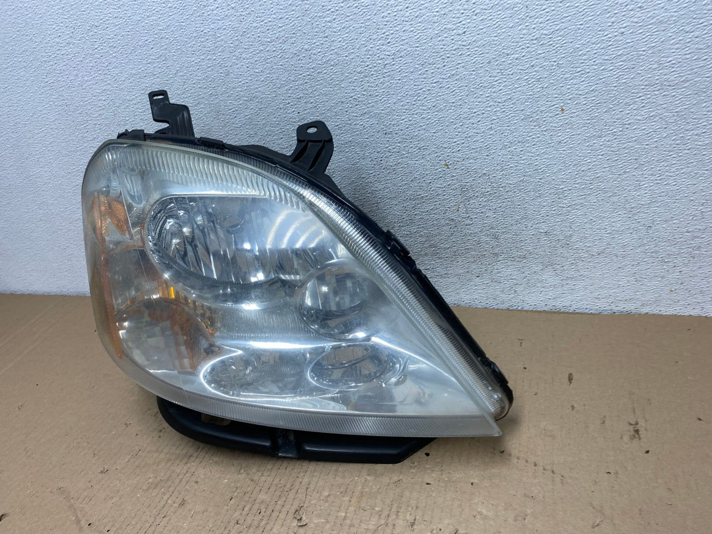 2005 to 2007 Ford Five Hundred Halogen Right Passenger Side Headlight AF3156 LK1