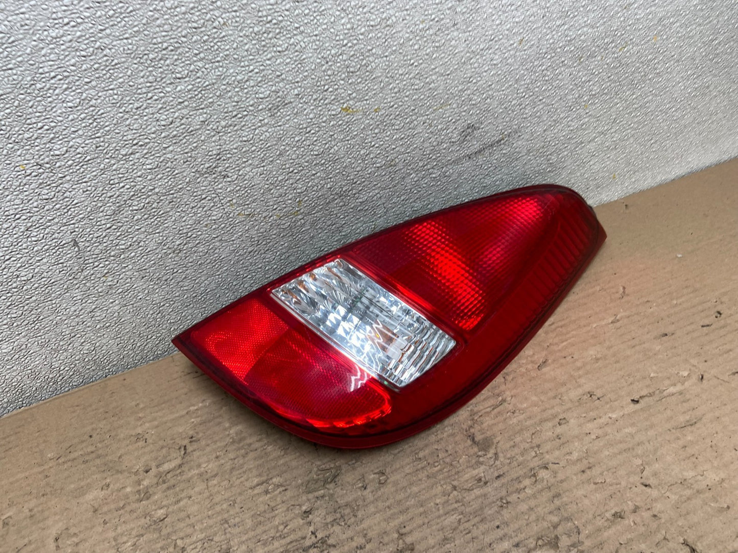 2002 to 2004 Suzuki Aerio Wagon Right Passenger RH Tail Light AA9751 LK2