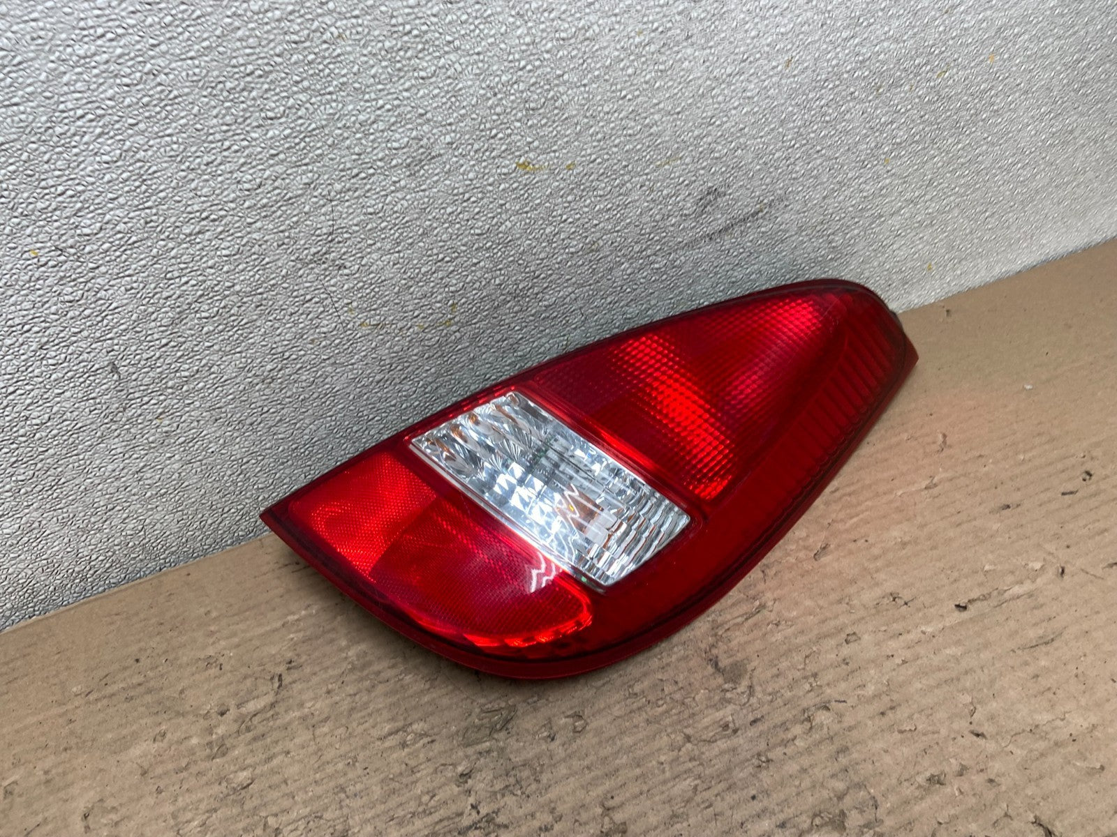 2002 to 2004 Suzuki Aerio Wagon Right Passenger RH Tail Light AA9751 LK2