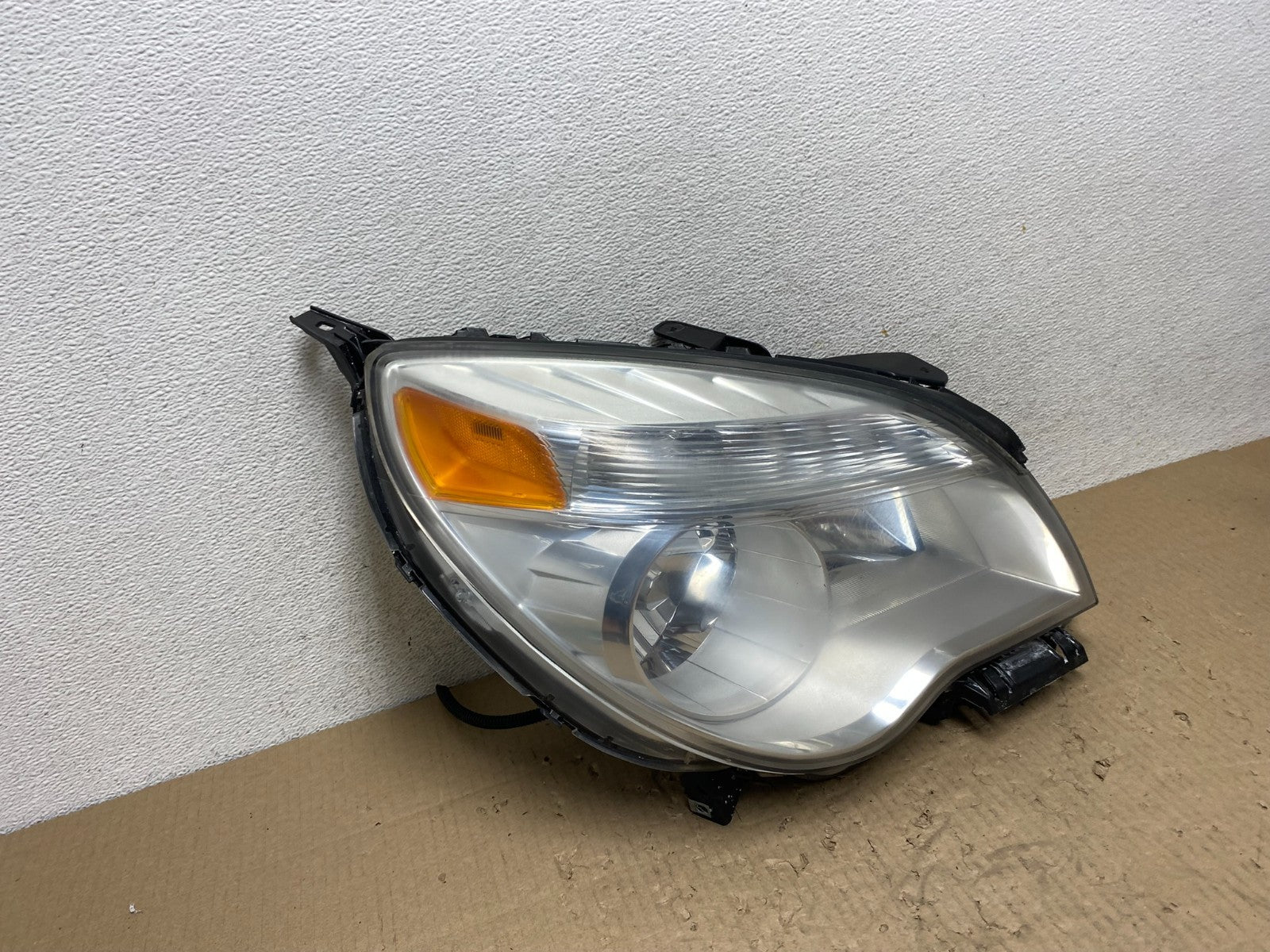 2010 - 2015 Chevrolet Equinox Halogen Headlight Right Passenger Side AG6541 DW2