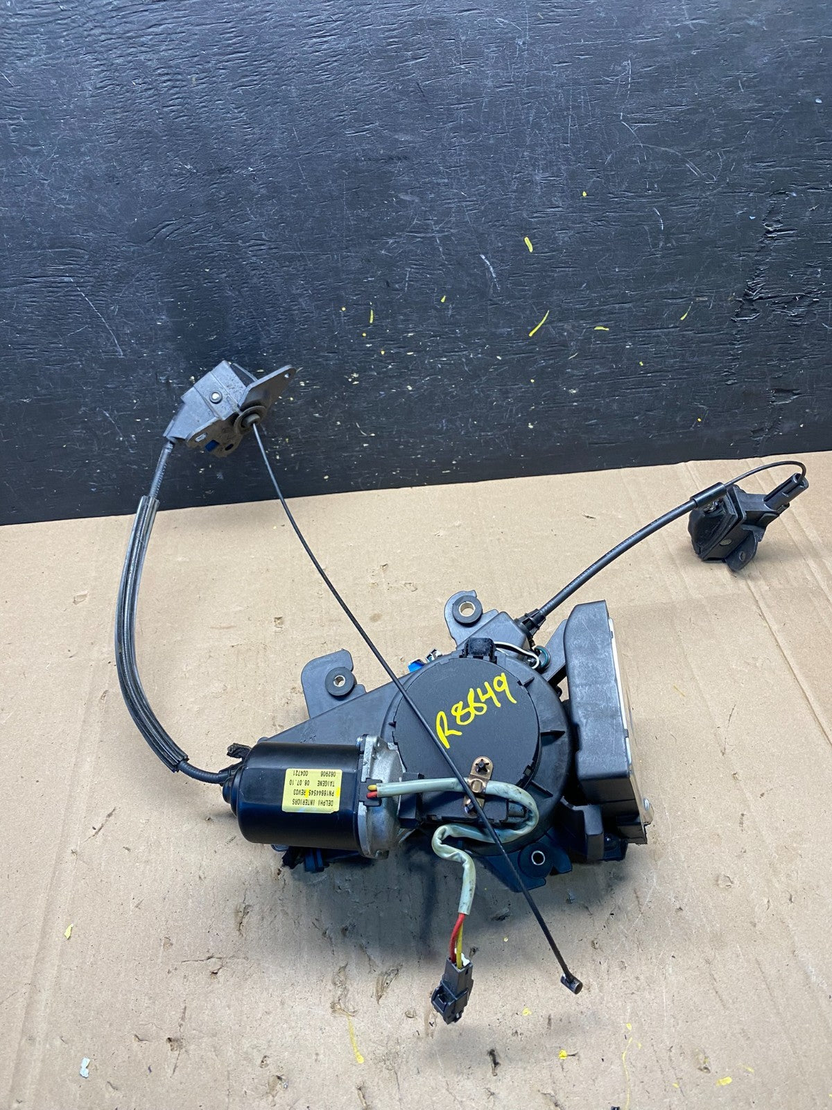 2007-2014 Kia Sedona Left Electric Power Sliding Door Motor Regulator R8849 DG0
