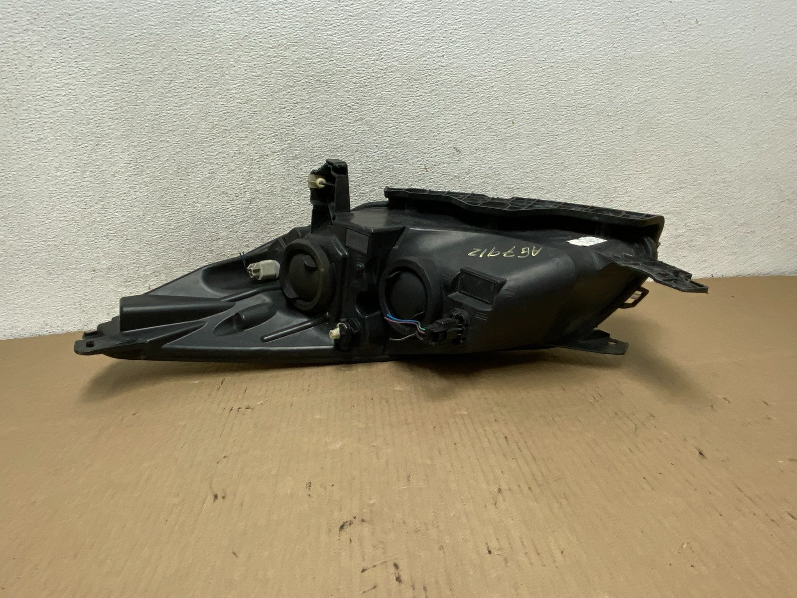 2013 - 2016 Ford Escape Headlight Right Passenger RH Side Halogen AG7912 DW8