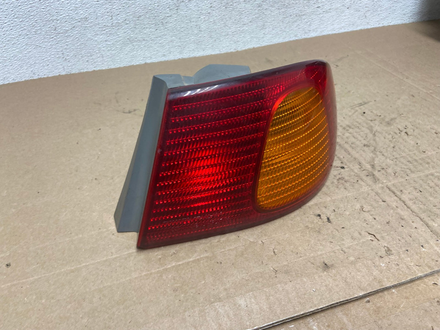 1998 1999 2000 Toyota Corolla Right Passenger Side Tail light AE6443 LK2