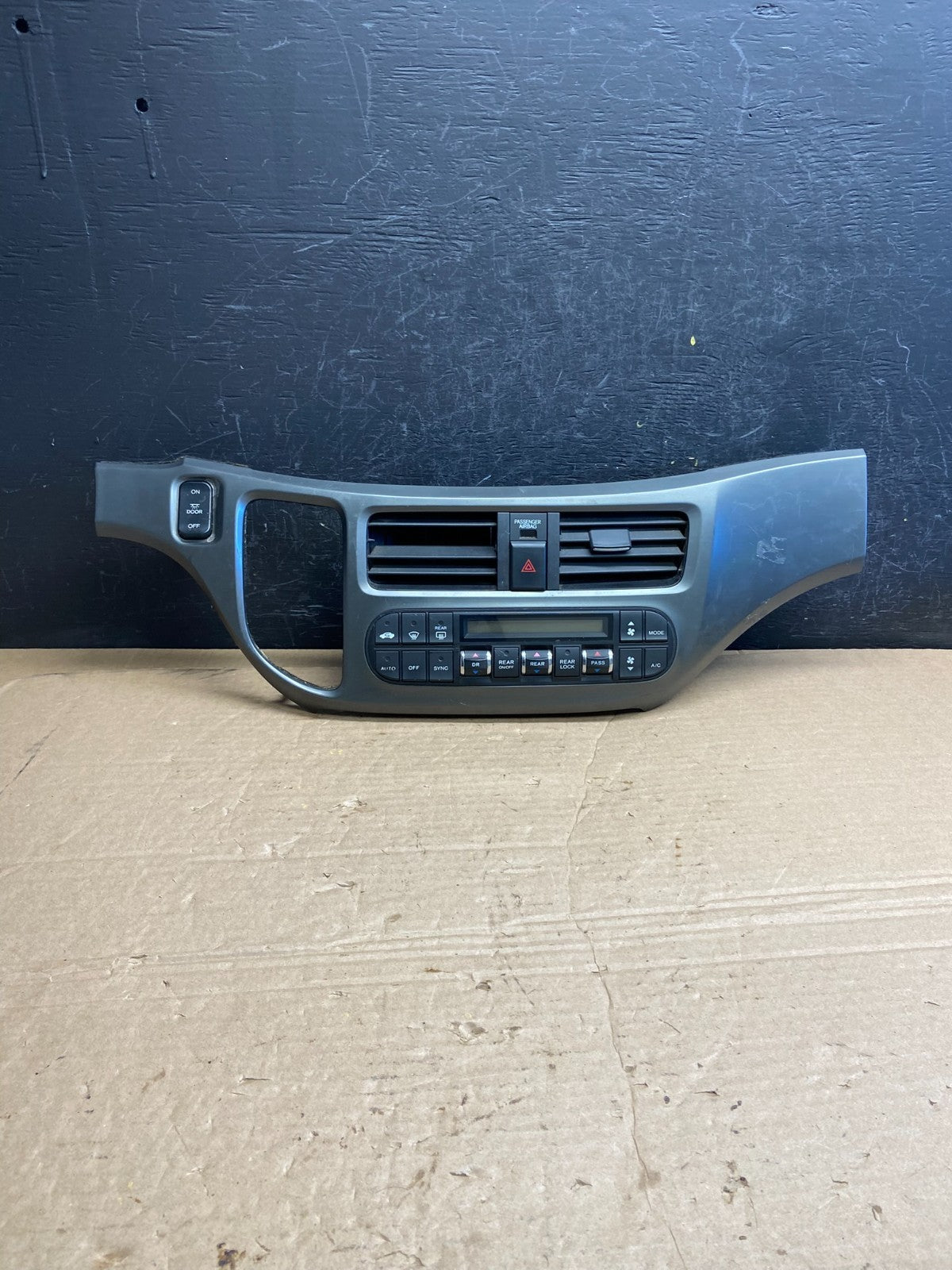 2005 to 2010 Honda Odyssey Radio Climate Control Dash Trim Bezel AF2022 DW0