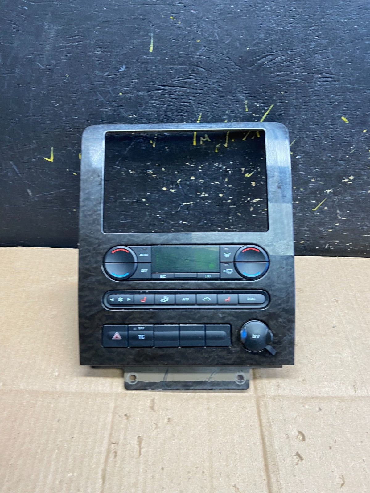 2004-2007 Ford Freestar Heater Climate Control Radio Control Bezel aa4915 DG0