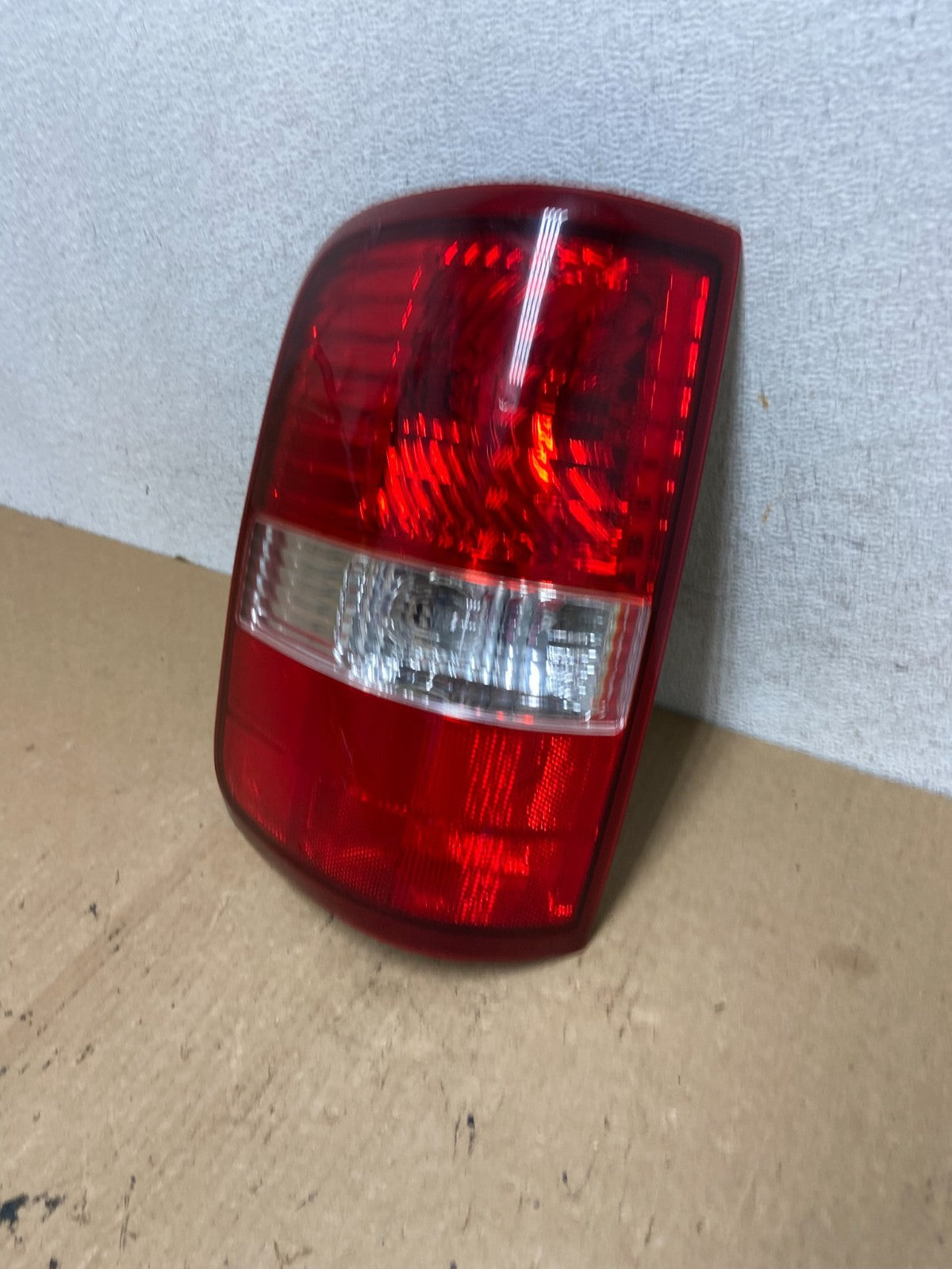 2004 to 2008 Ford F150 F-150 Left Driver LH Side Tail Light AF9741 DW1