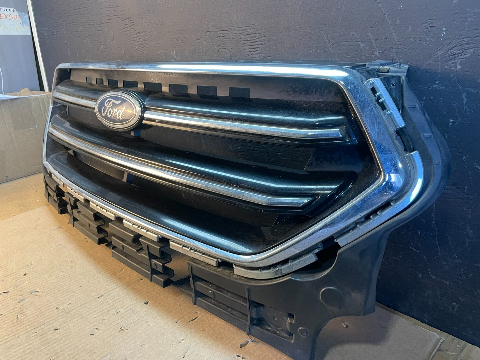 2017 2018 2019 Ford Escape Front Upper Black Grill Grille Oem AB7881 DG2
