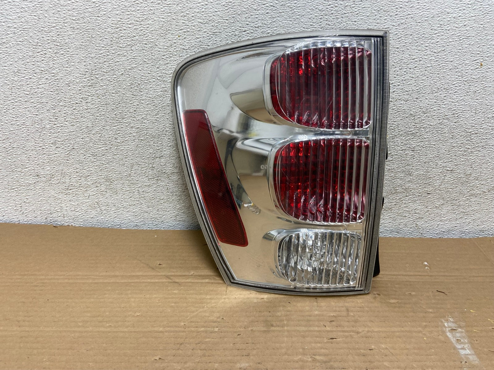 2005 to 2008 Chevrolet Equinox Left Driver Lh Side Tail Light AG9004 LK0